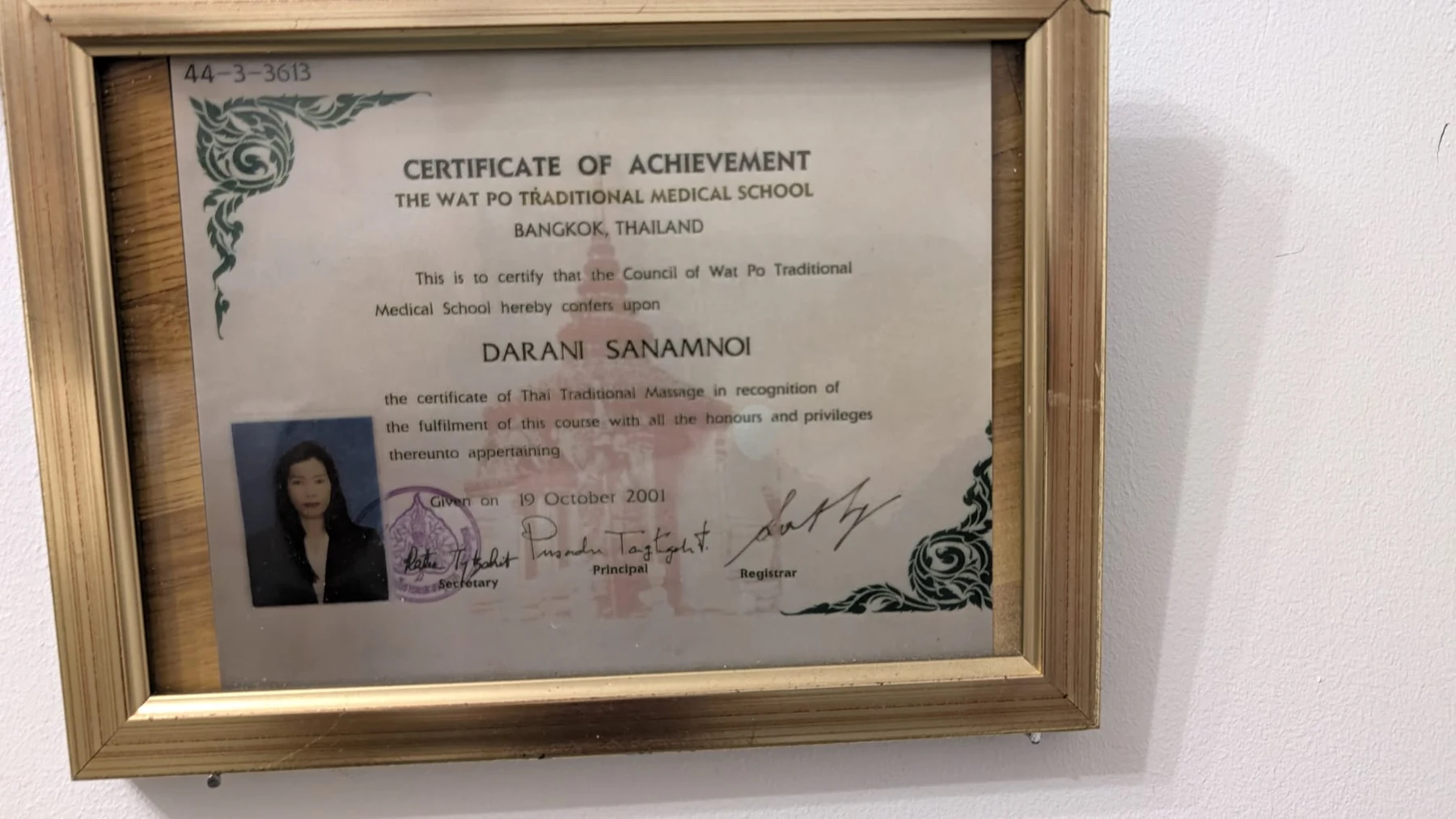 Certificate of Achievement from Wat Po Traditional Medical School awarded to Darani Sanamnoi