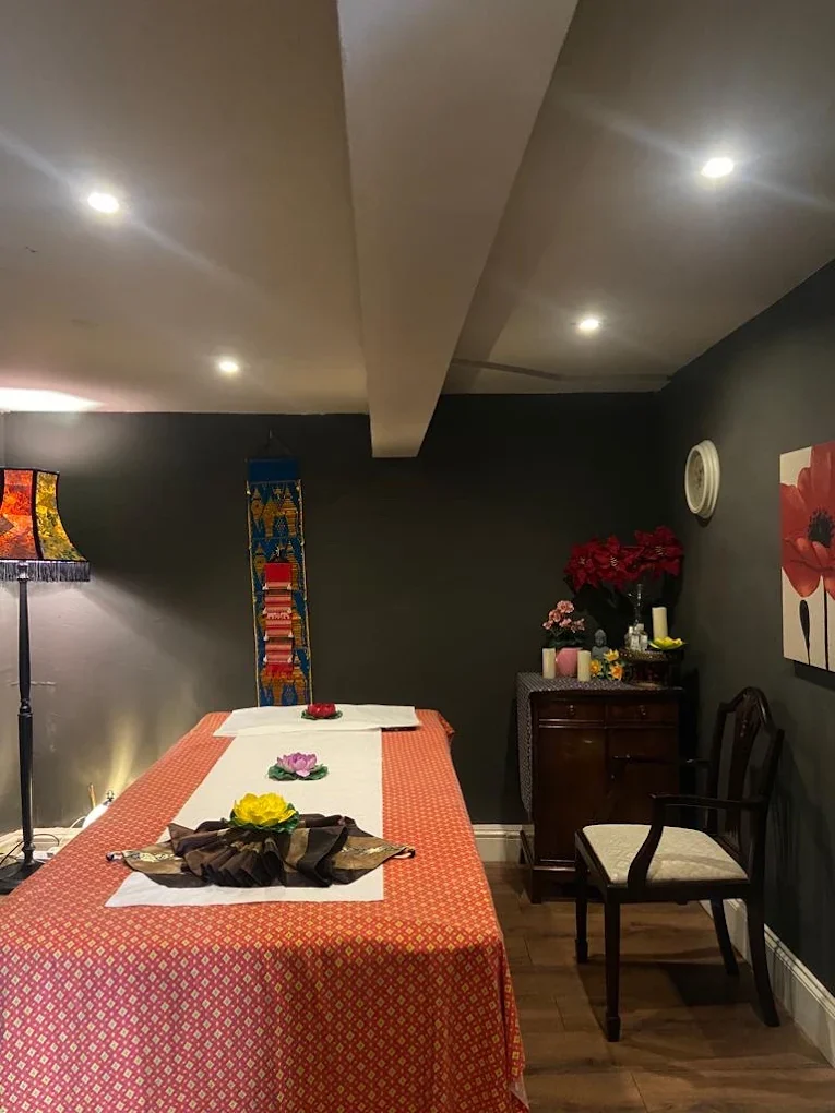 Tong Thai treatment room with red Thai textiles